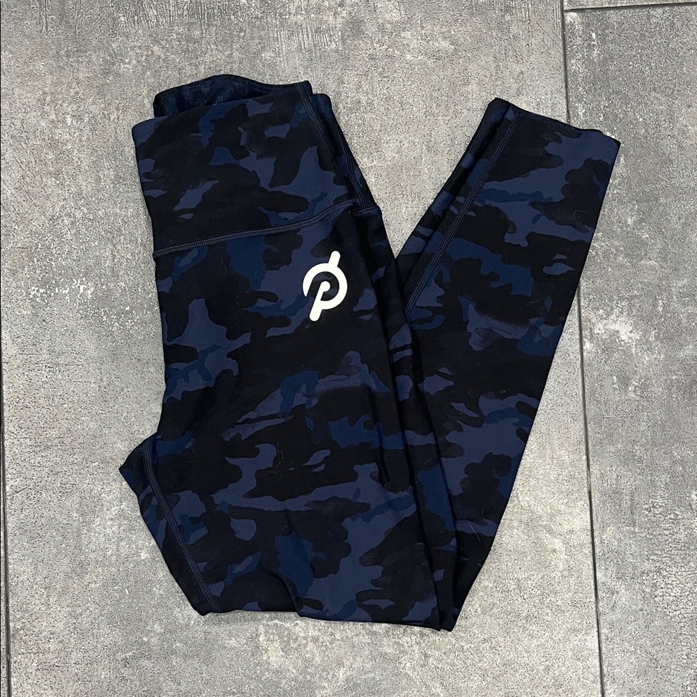 Reversible Peleton Leggings - Black and Blue
